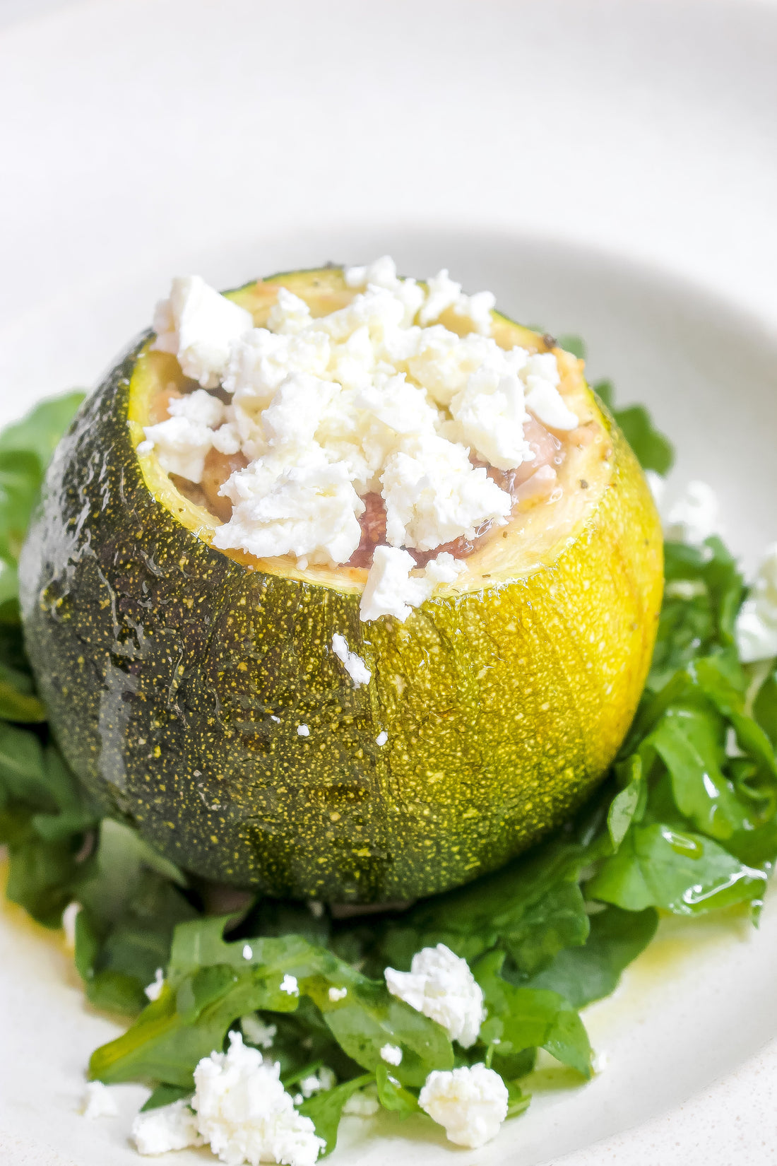 Round zucchini filled with bean, feta, fig