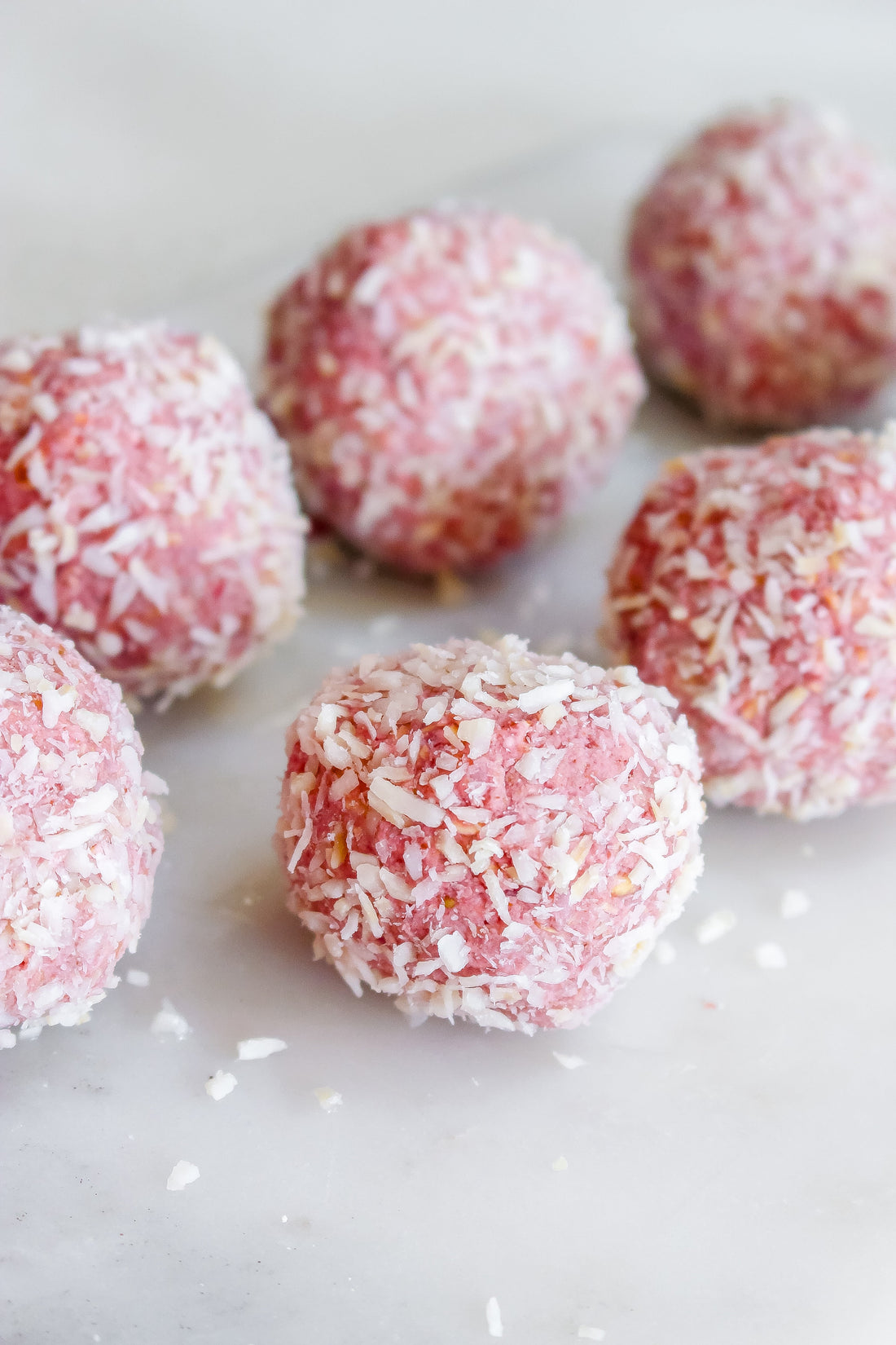 Oat, Banana and Strawberry Balls